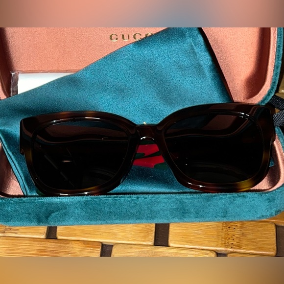 Gucci Sunglasses new with case, dust bag, and dust cloth. - Picture 15 of 17